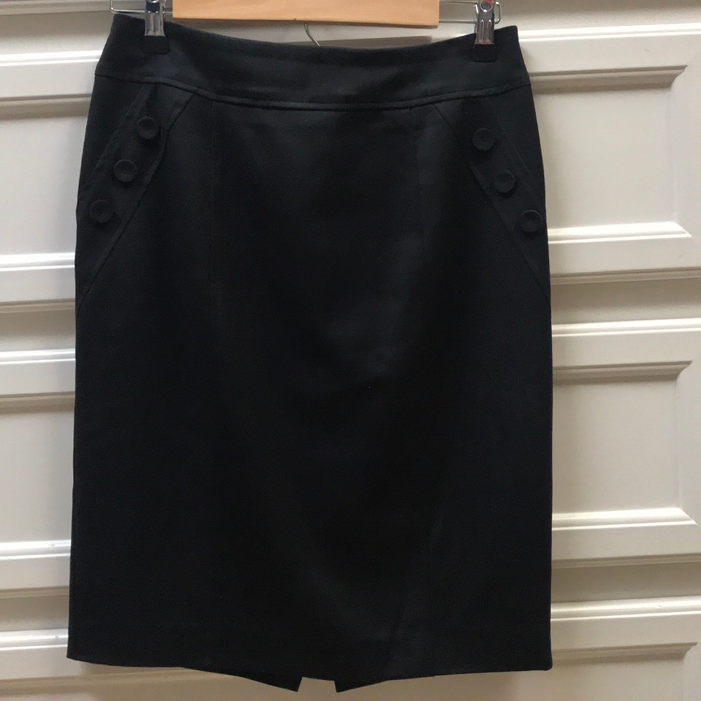 Black pencil skirt with button accent size 6US - Picture 3 of 6